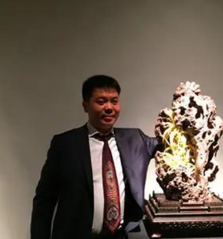  p data-id="gnfhok1oyw">徐伟军,国家级工艺美术大师. /p>