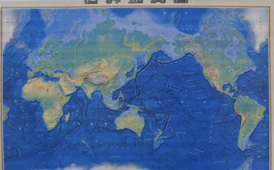  p data-id="gn3j9wdqkm">《世界地势》是2013年星球地图出版社出版的