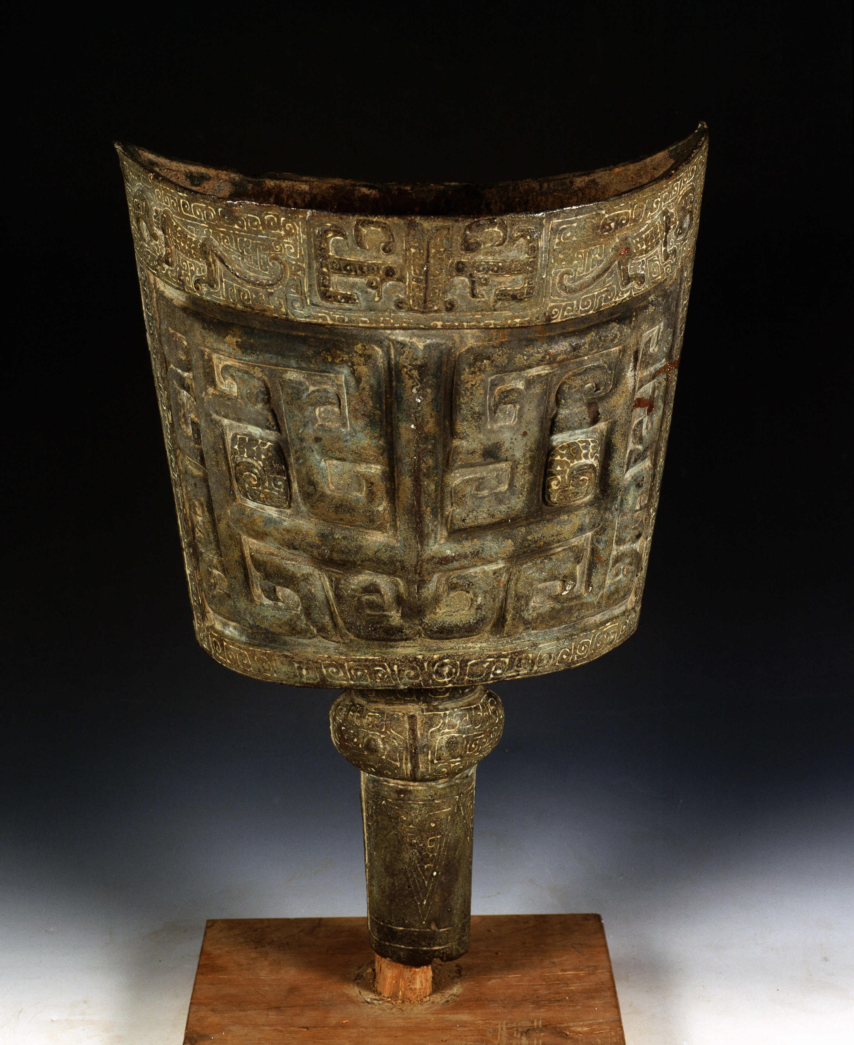  p>商兽面纹铙是青铜器类文物,现收藏于湖南省博物馆. /p>