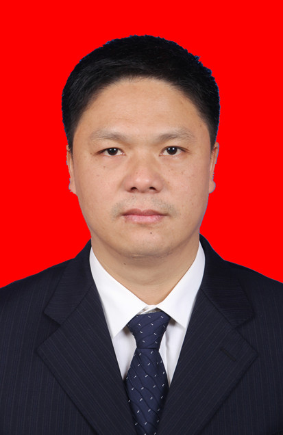  p data-id="udccfpylkilb">熊浩,男,汉族,1972年4月出生,湖北英山人