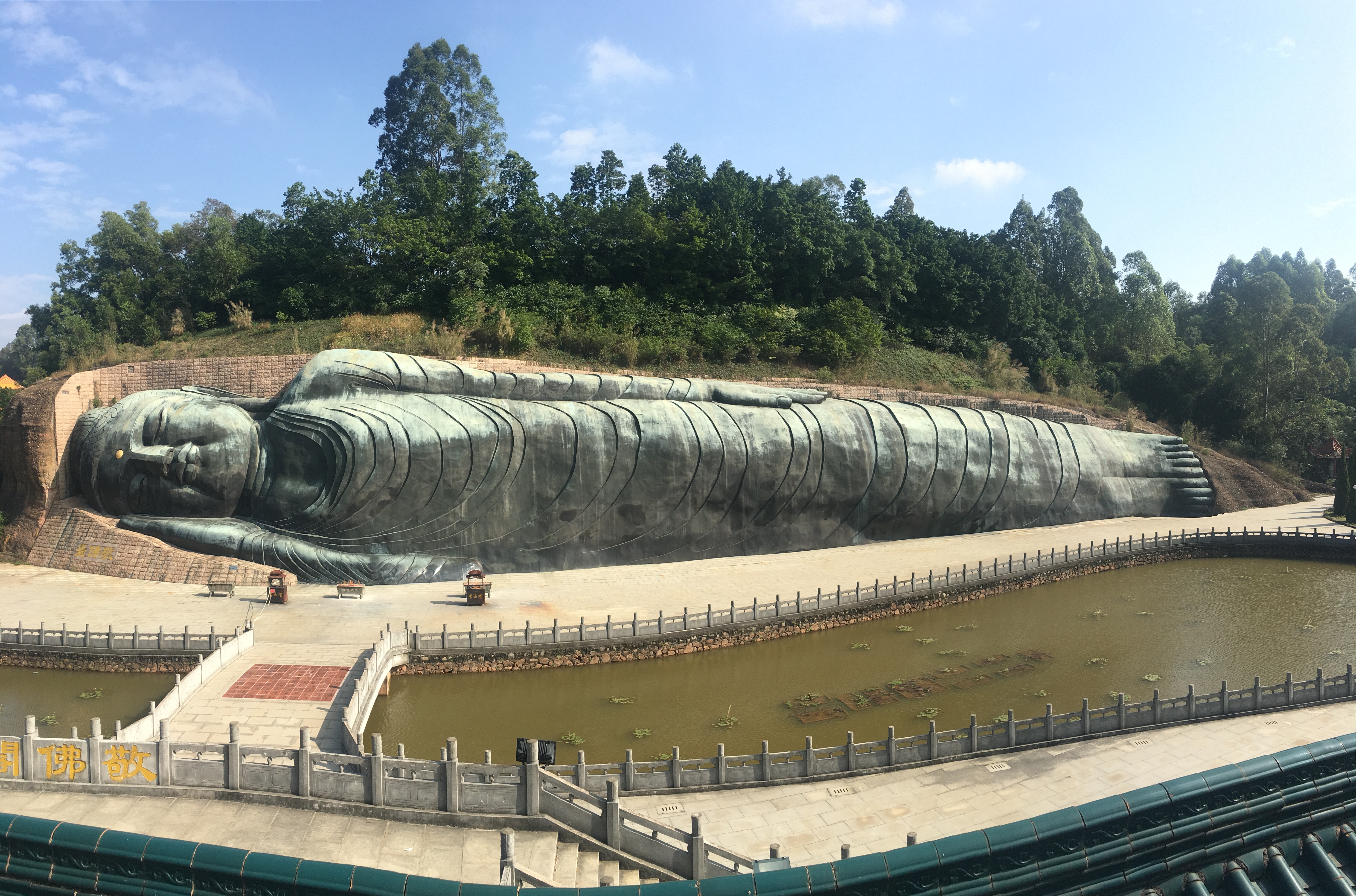  p>三水卧佛位于广东省佛山市三水区森林公园内,号称世界第一大卧佛