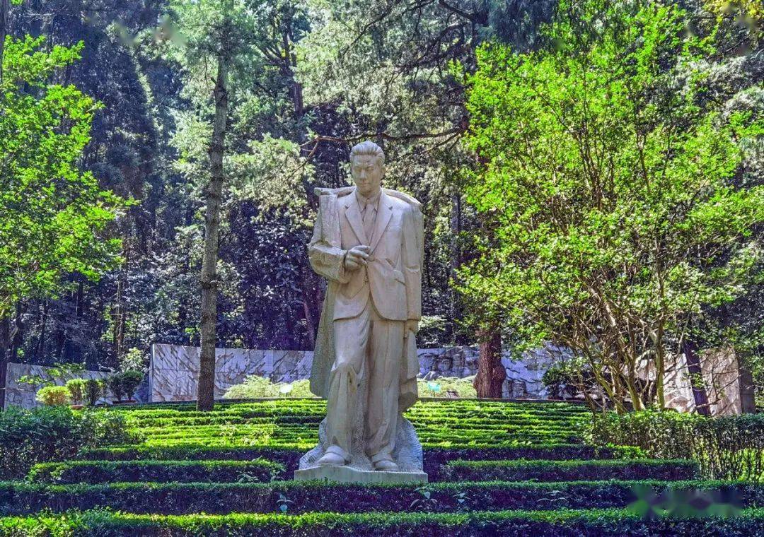 聂耳墓,位于云南省昆明市西山太华寺与龙门