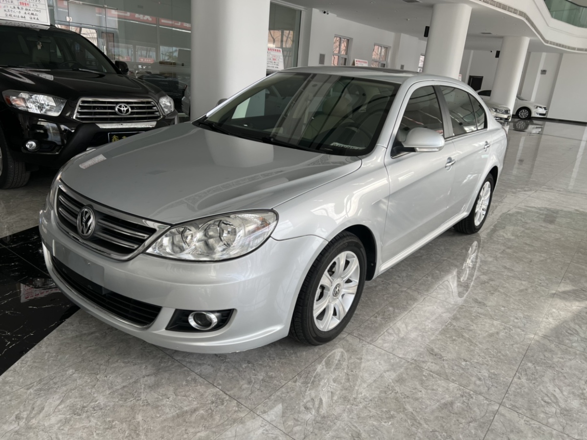 0l 手动品悠版是一款三厢车,2010年8月上市. /p>
