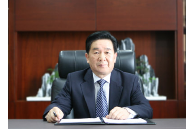 江苏光芒集团有限公司党委书记,董事长,总经理,泰州市政协委员,靖江市