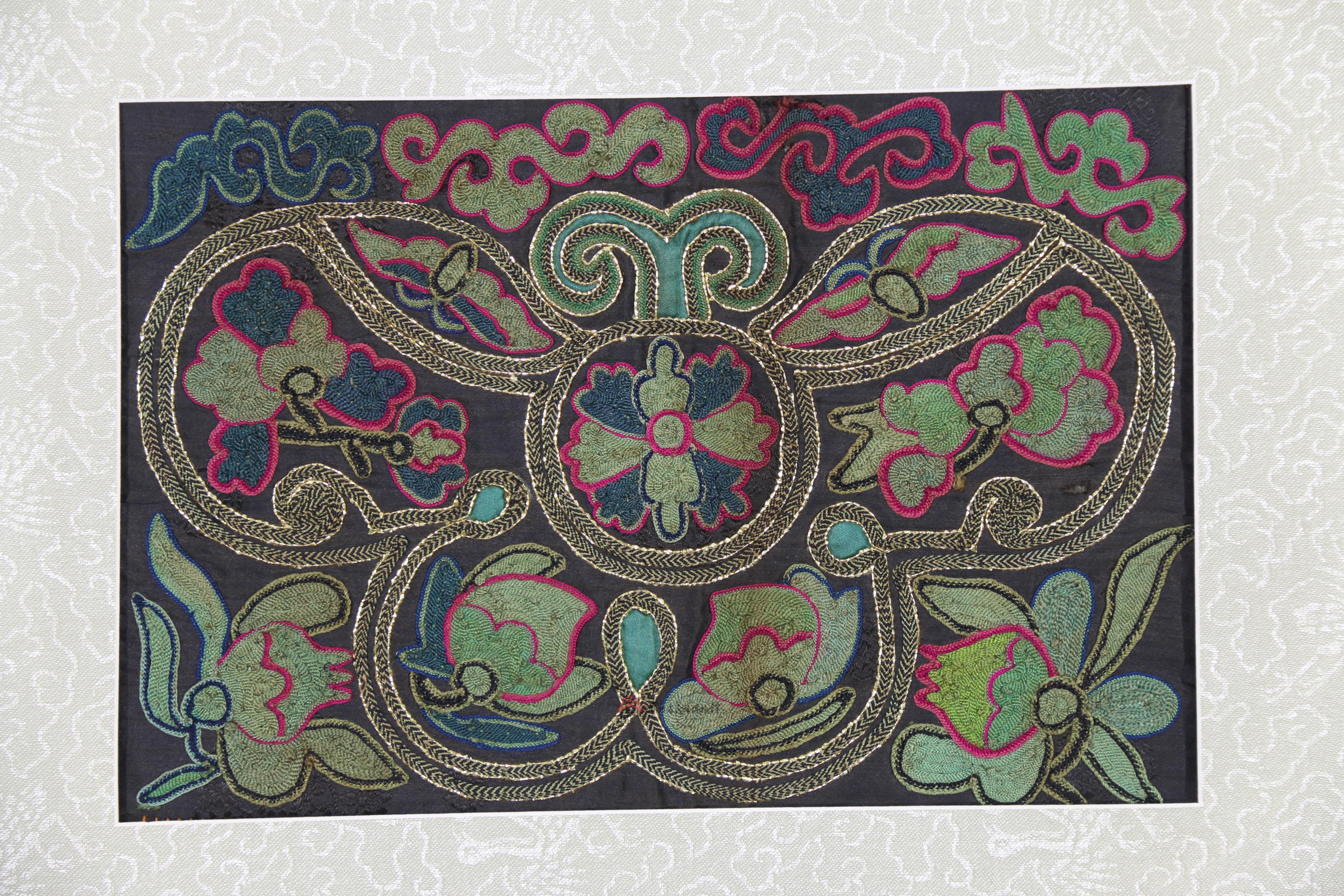 纹绣片是一件由贵州省民族博物馆通过征集而来的民族历史和文化藏品