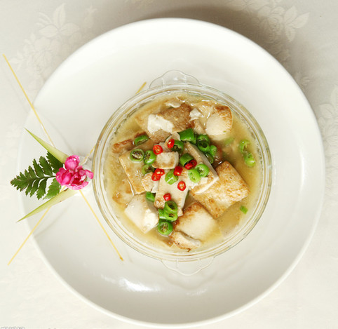  p>青辣椒拌豆腐是一道美食,制作材料有豆腐,青椒,菜籽油,生抽,芝麻油