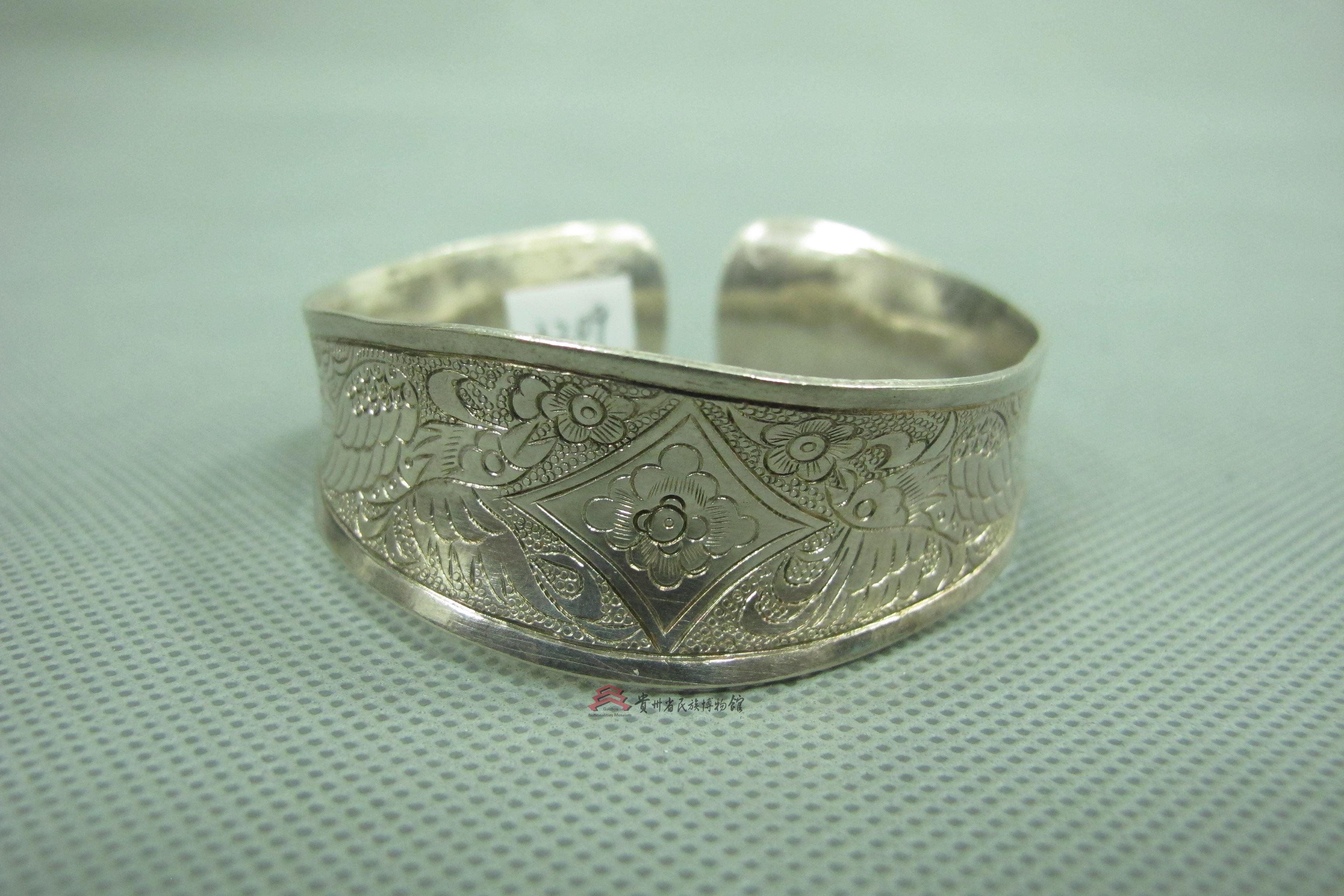 当代丹寨苗族双凤鱼纹银手镯