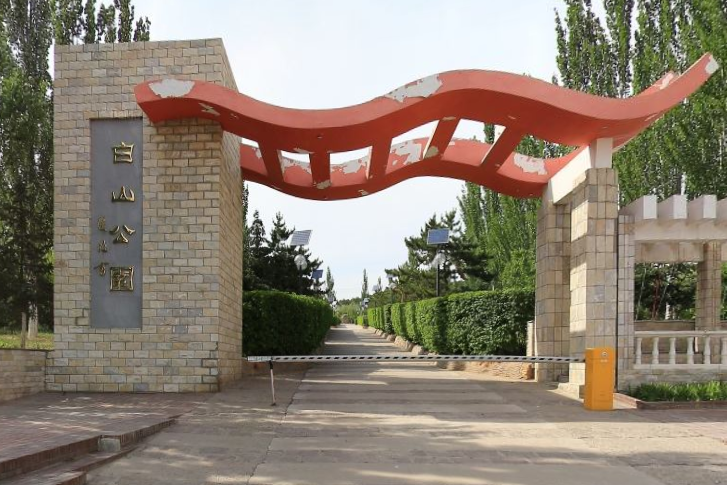  p>小白山,是位于张家口市西北部的景区,总面积2000亩. /p>