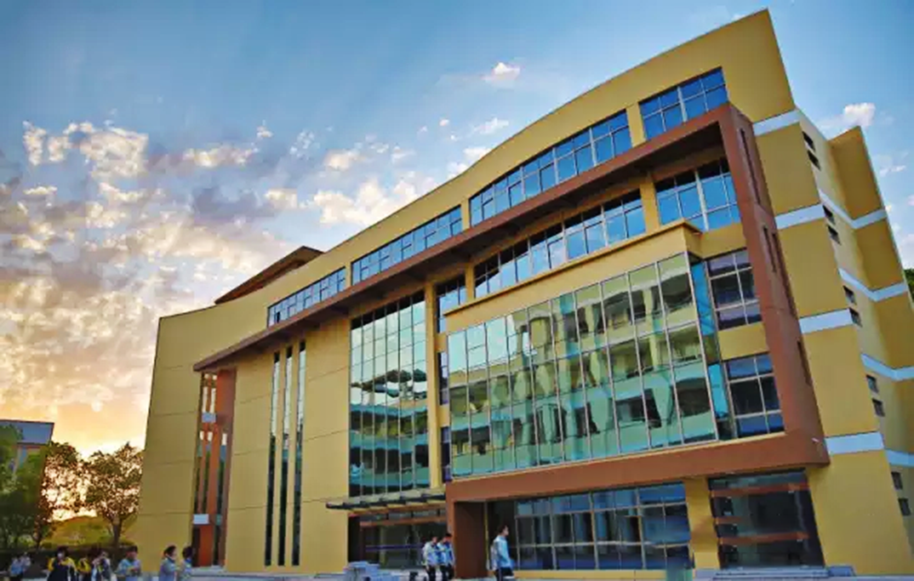 data-lemmaid="3748877">镇江市第三中学 /a>高中部整合组建而成