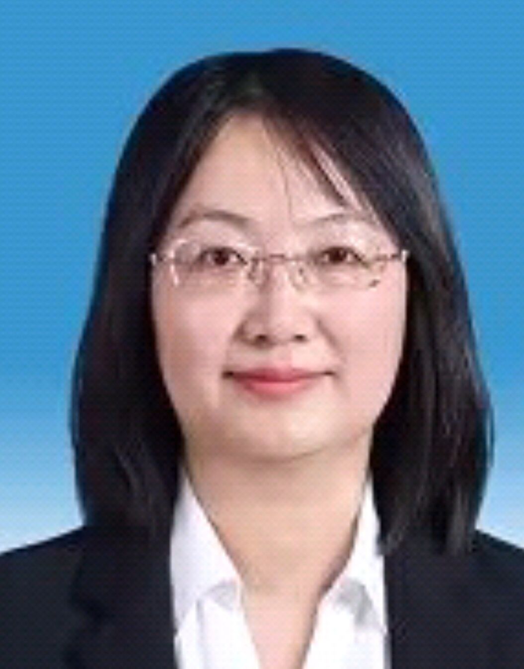 1997年8月参加工作,研究生学历,现任内蒙古东河区人大常委会副主任