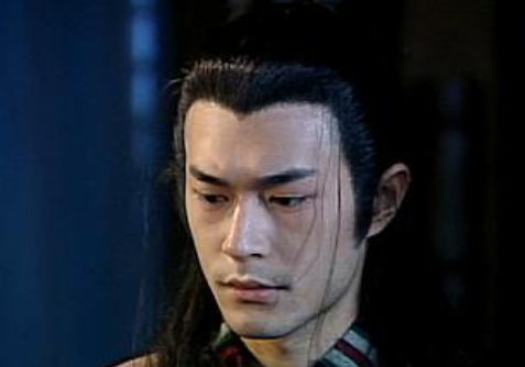 《 a target="_blank" href="/item/圆月弯刀/8385669"