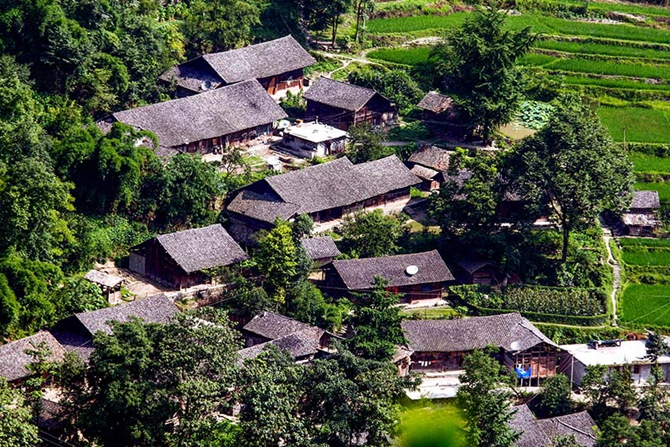 p>板夹溪十三寨,位于重庆市黔江区小南海镇新建村,东邻小南海地震