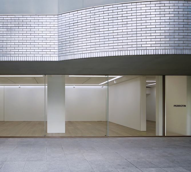 贝浩登在巴黎,香港,纽约,首尔,东京以及上海均设