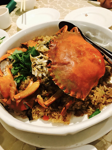  p>螃蟹蒸饭这道饭的主要原料是海蟹,口味的好坏全在海蟹上,所以海蟹