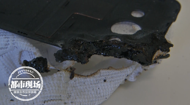 用了5年的三星手机，充电时突然爆炸，一定要注意这件事_百科TA说