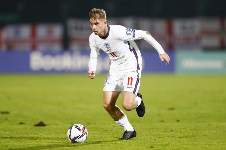 英格兰足球运动员,场上司职前腰/中前卫/左前卫,现效力于阿森纳足球