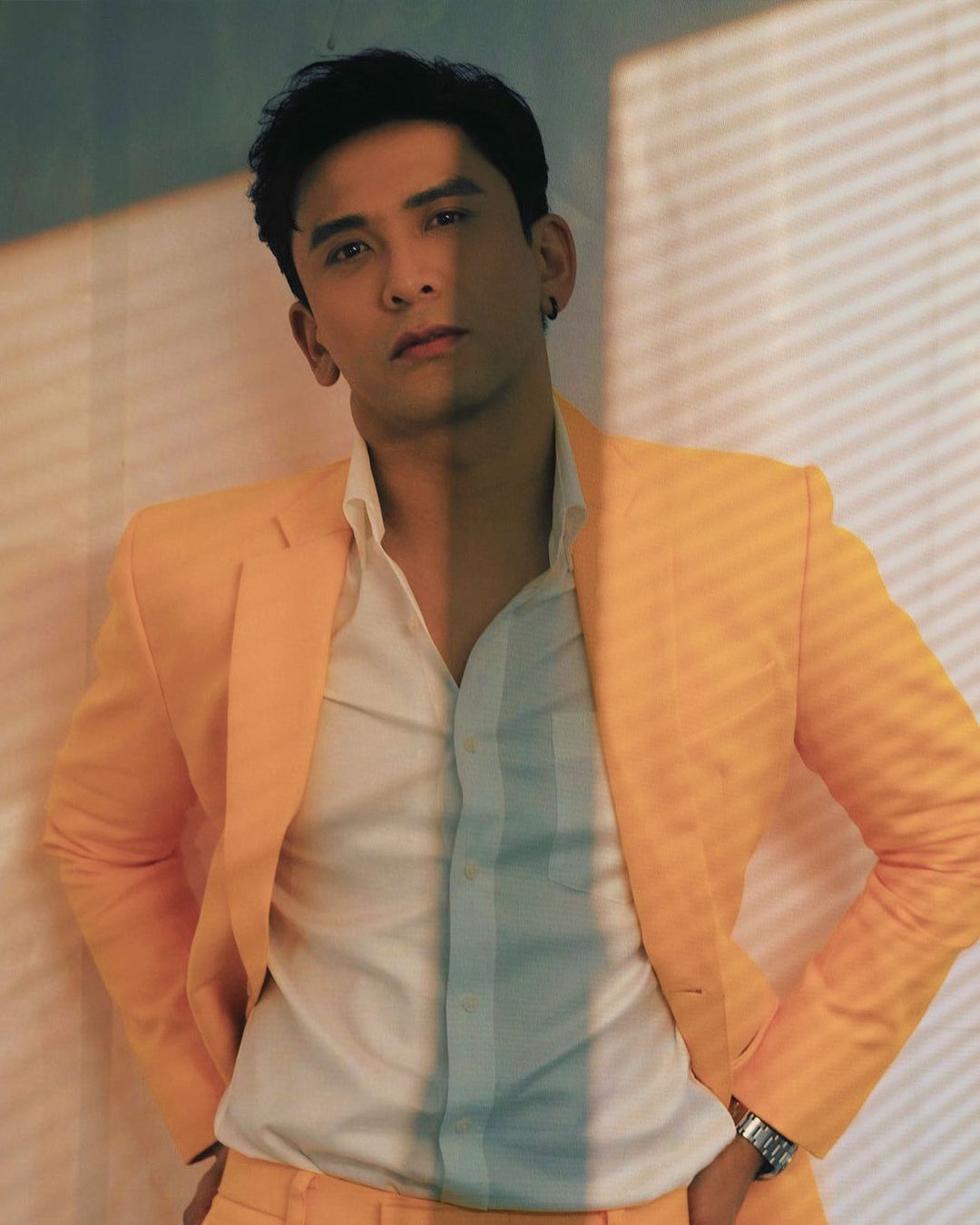 1974年12月2日出生于泰国碧武里,泰国演员,歌手,主持人