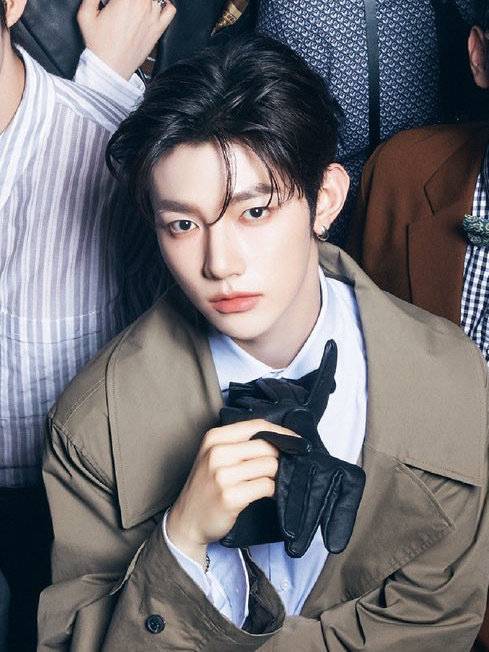 章昊（中国内地男歌手、韩国男子组合ZEROBASEONE成员）_百度百科