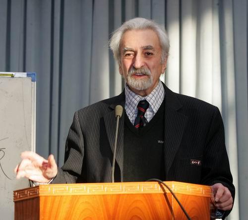  p>李福清,苏联,俄罗斯汉学家.苏联科学院通讯院士.