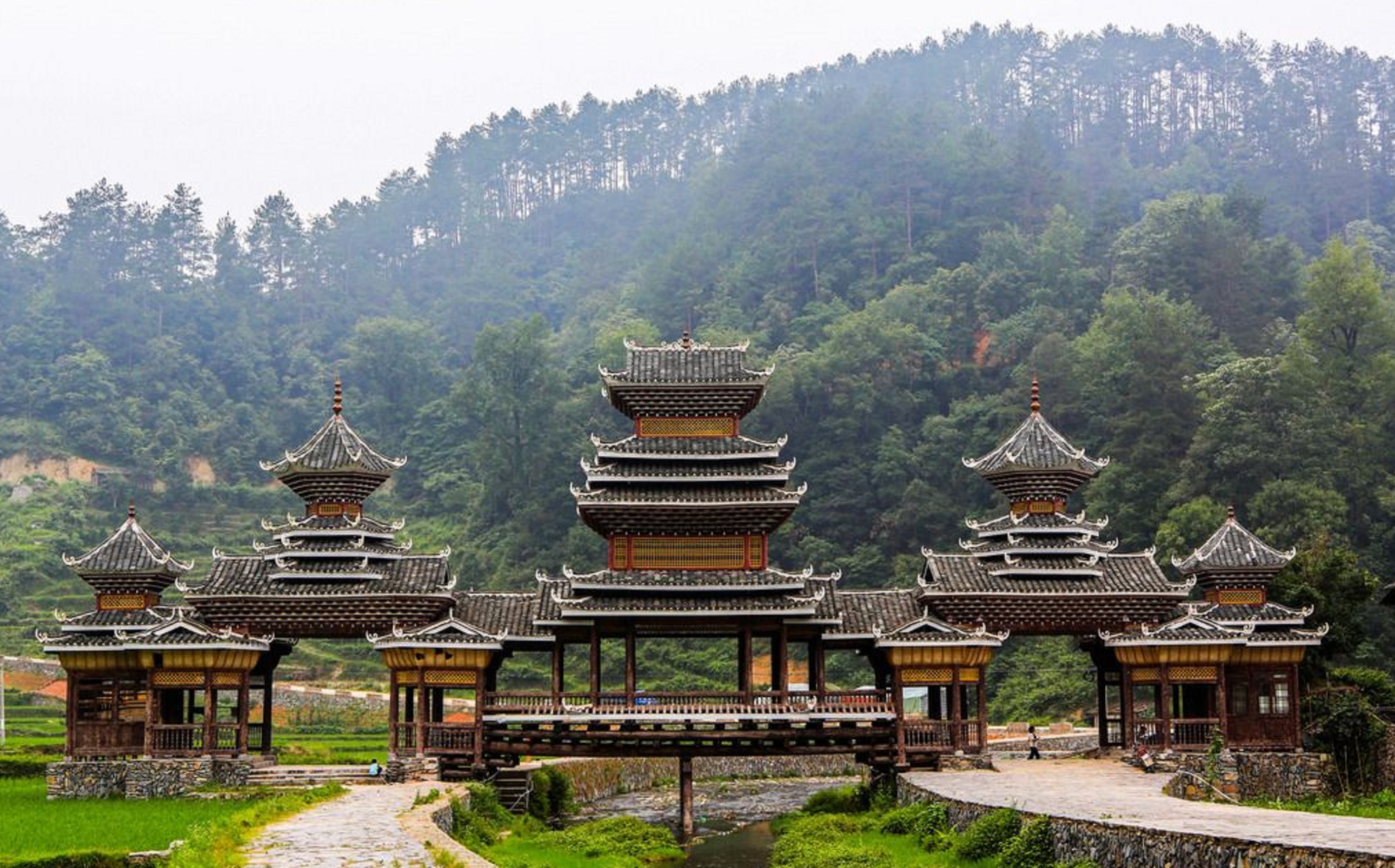  p>肇兴侗寨,位于贵州省黔东南苗族侗族自治州黎平县东南部,占地18万