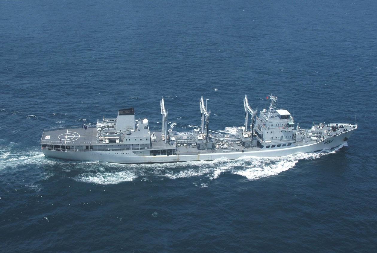  p>905型"太仓"级补给船(北约代号福清级) ,为中国第一艘油水干货补给