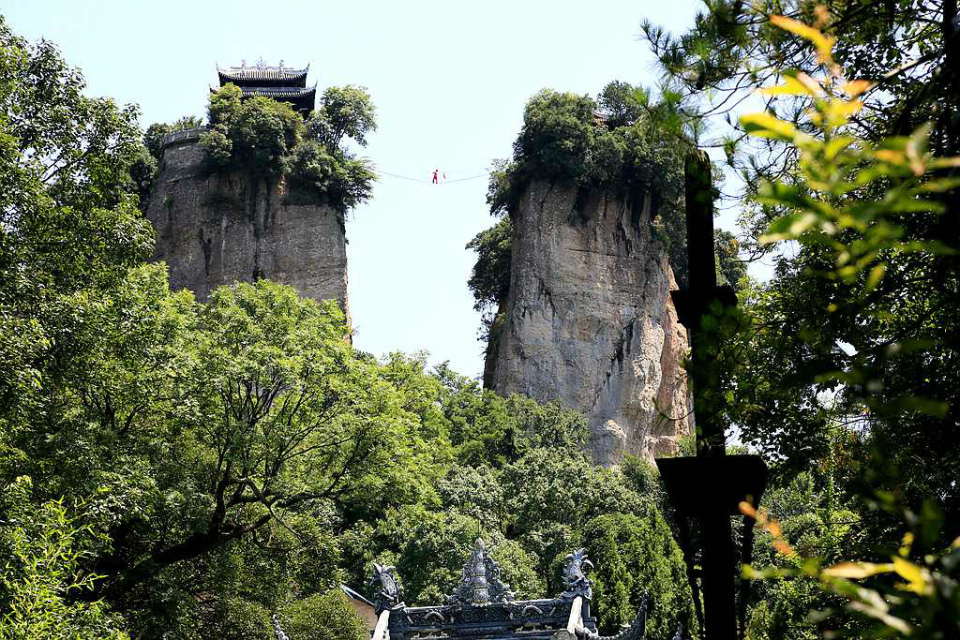  p>窦圌山,又名圌山,位于四川江油城北20公里的涪江东岸武都镇.