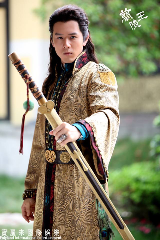 ,原名胡宇崴,1982年7月24日出生于美国纽约,华语