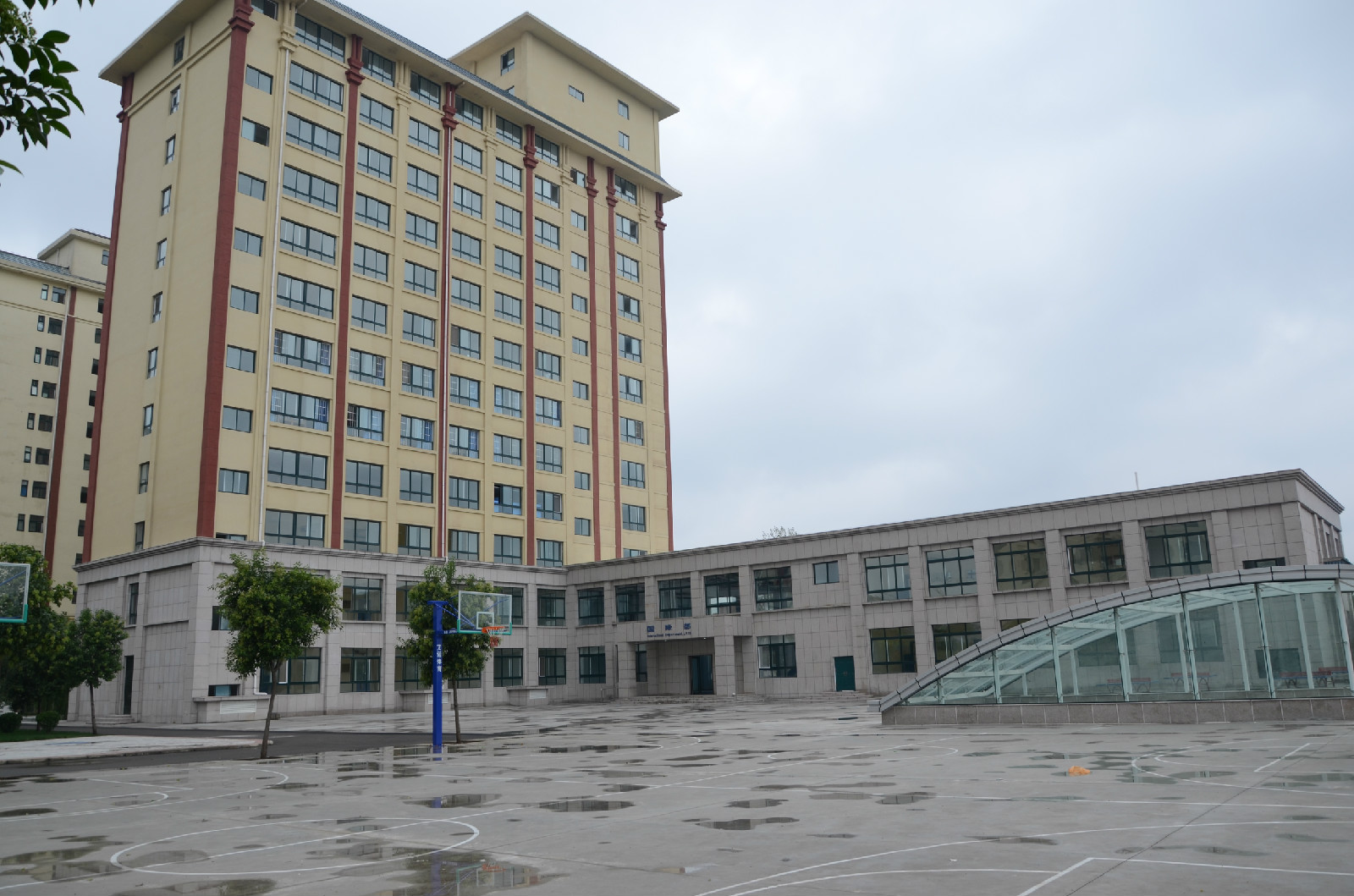  p>洛阳 a target="_blank" href="/item/国际学校">国际学校 /a>(ly