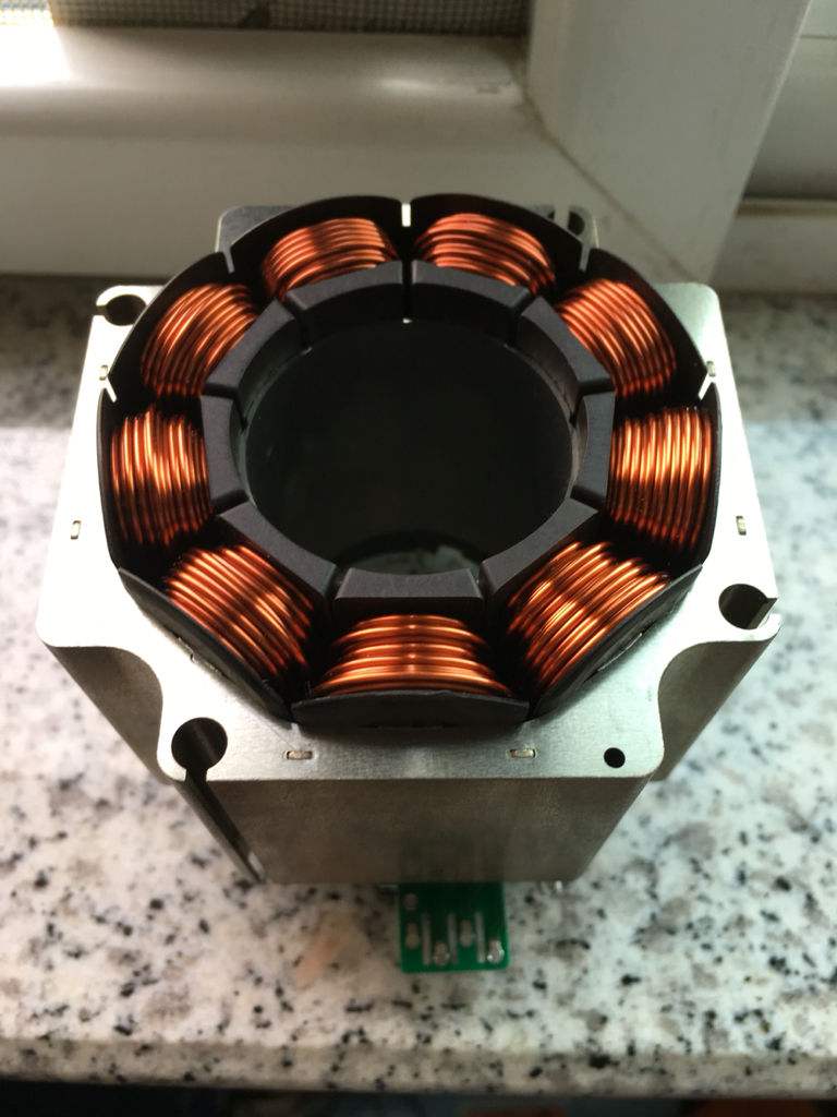  p>定子绕组是指安装在定子上的绕组,也就是绕在定子上面的铜线 .