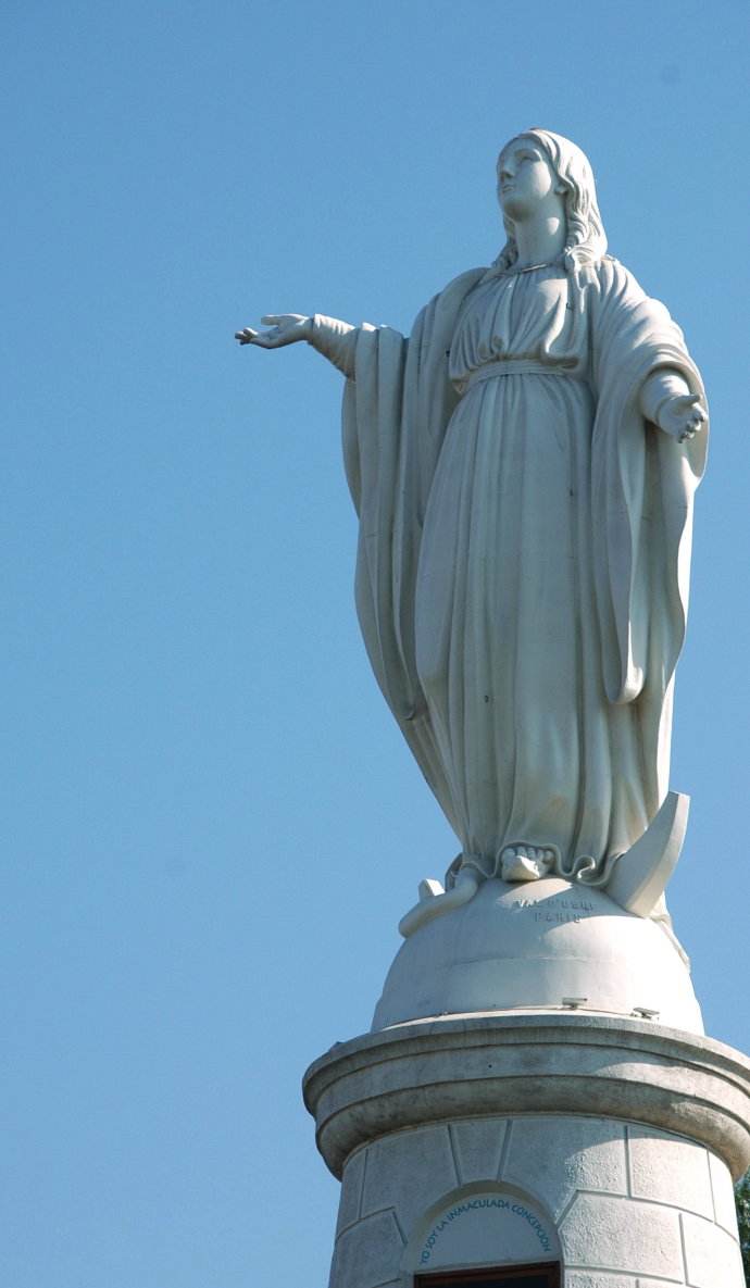  p data-id="gnwha0y4fd">圣母山是天主教徒的朝圣地,是 a target="