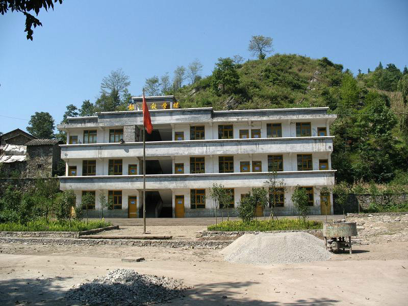  p>岩背自然村,隶属于云南省昭通市威信县罗布镇乡簸火村委会,属于