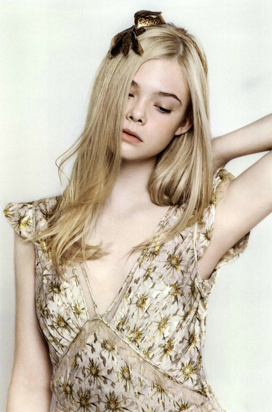  p>艾丽·范宁 (elle fanning),1998年4月9日出生于美国佐治亚州科