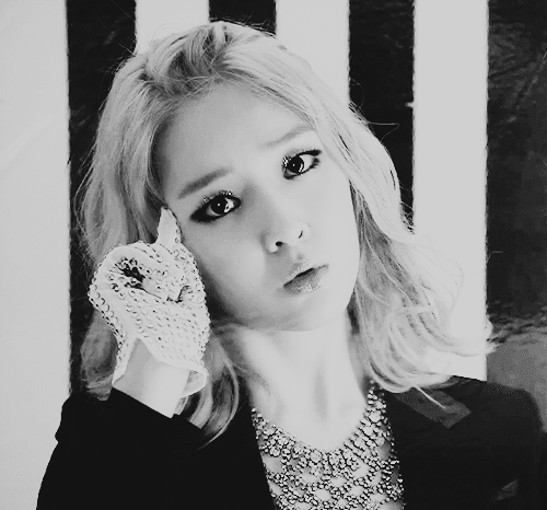 lee areum),1994年4月19日出生于韩国首尔,韩国女歌手