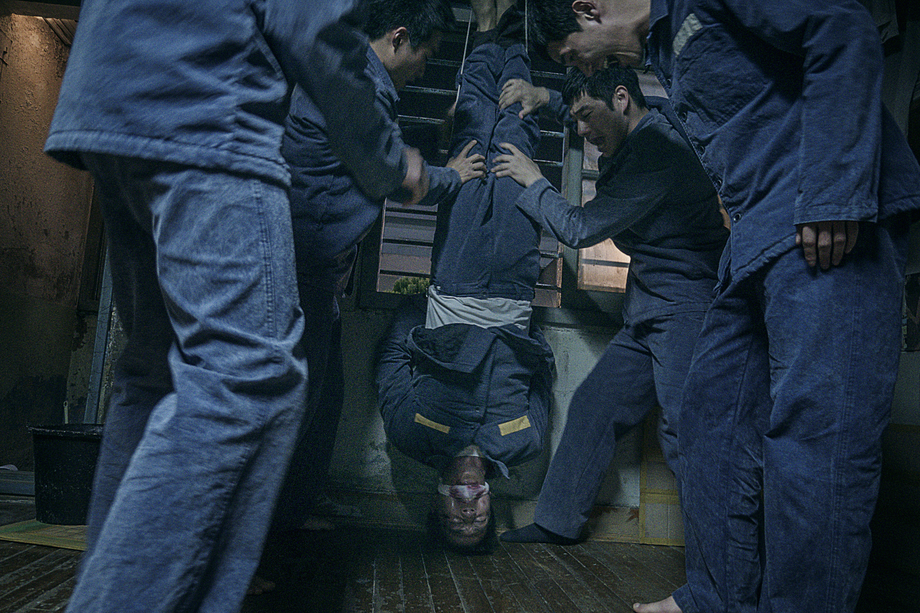  p>《监狱》是由 a target="_blank" href="/item/罗贤/24236924"