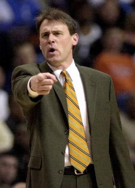 carlisle),1959年10月27日出生于美国纽约,前美国职业篮球运动员,教练