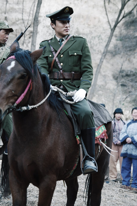  p>《米脂婆姨》是一部展示陕北米脂姑娘深明大义,勇敢顽强的电视