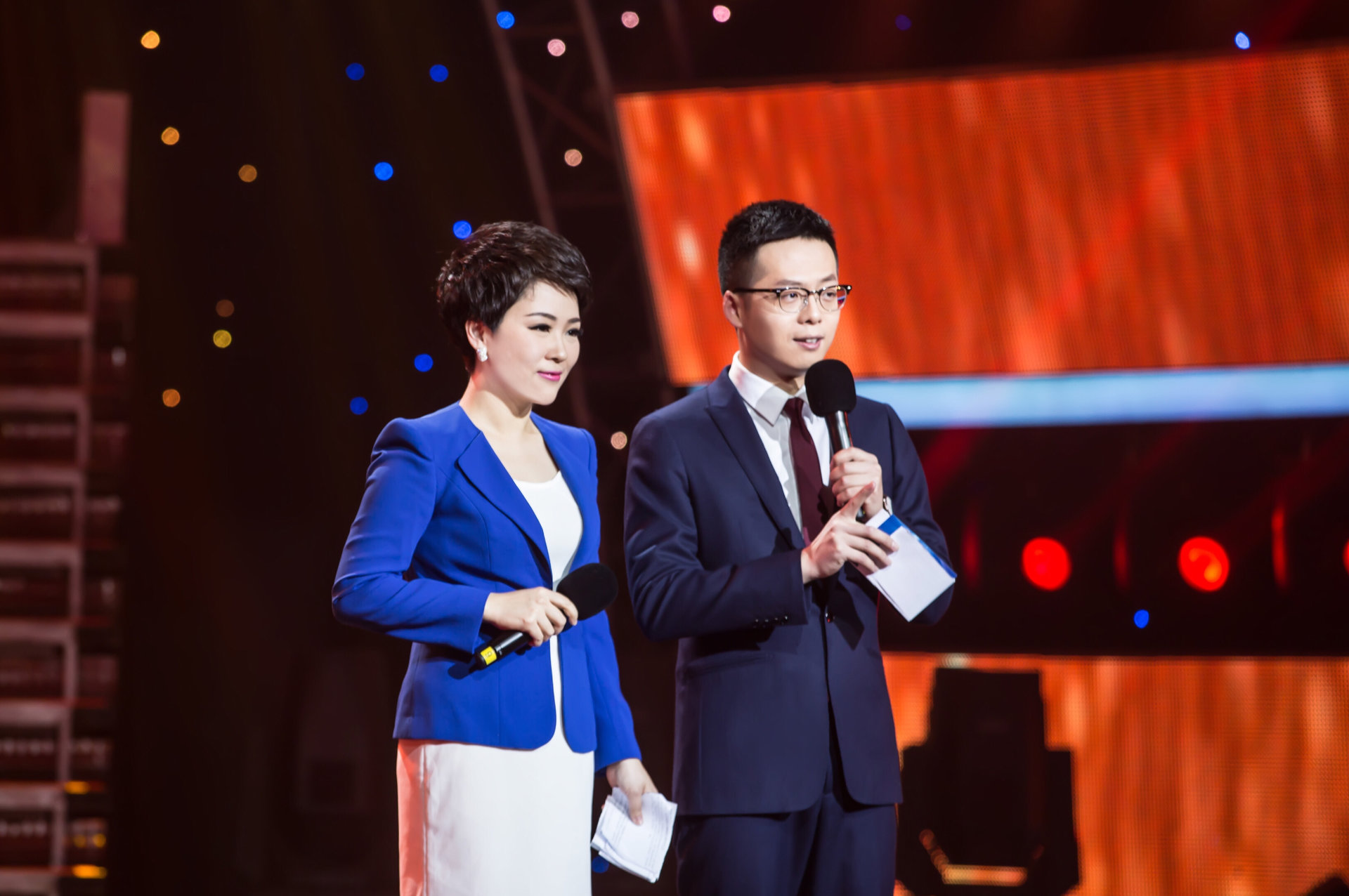  p>李征,江西卫视《江西新闻联播》主持人,一级播音员.