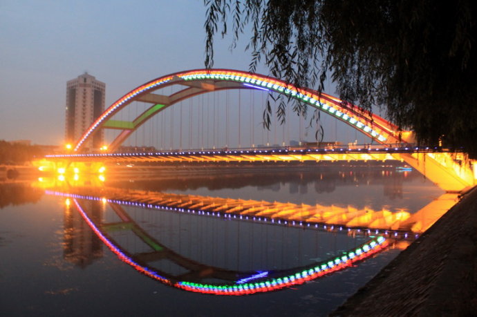  p data-id="go0dgsjbvp">信阳彩虹桥是国家主干线g107信阳段上的桥梁