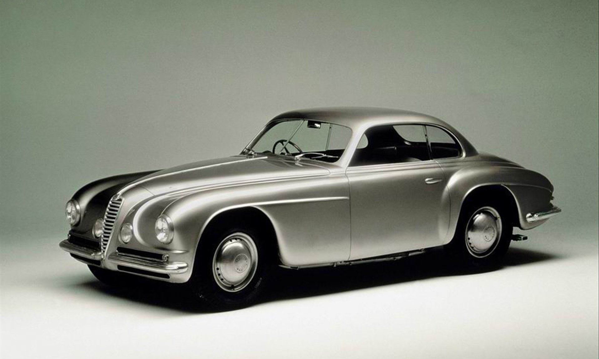  p>阿尔法·罗密欧(alfa romeo)是意大利著名的轿车和跑车制造商,创建