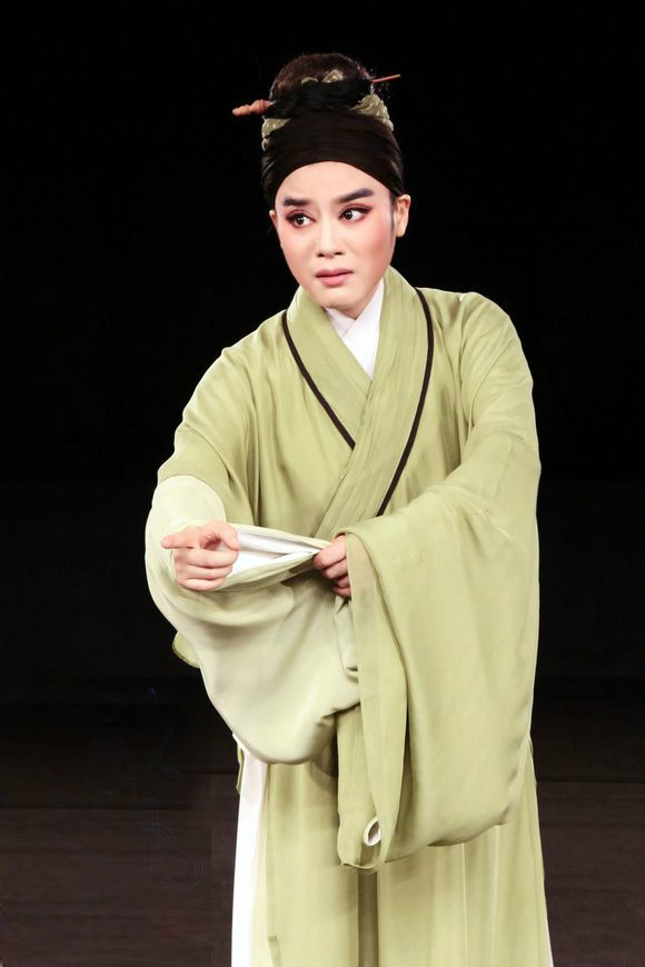 王一敏,原 a target="_blank" href="/item/福建省芳华越剧团/9913630