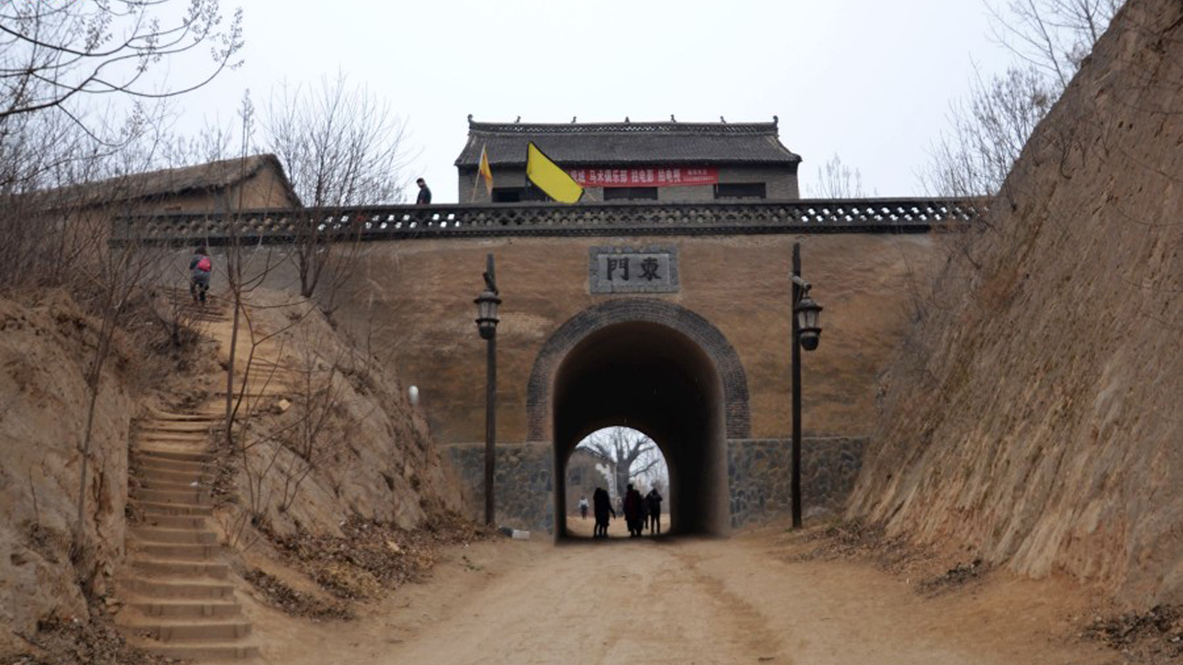 又名中原第一影视城,位于河南省 a target="_blank" href="/item/郑州