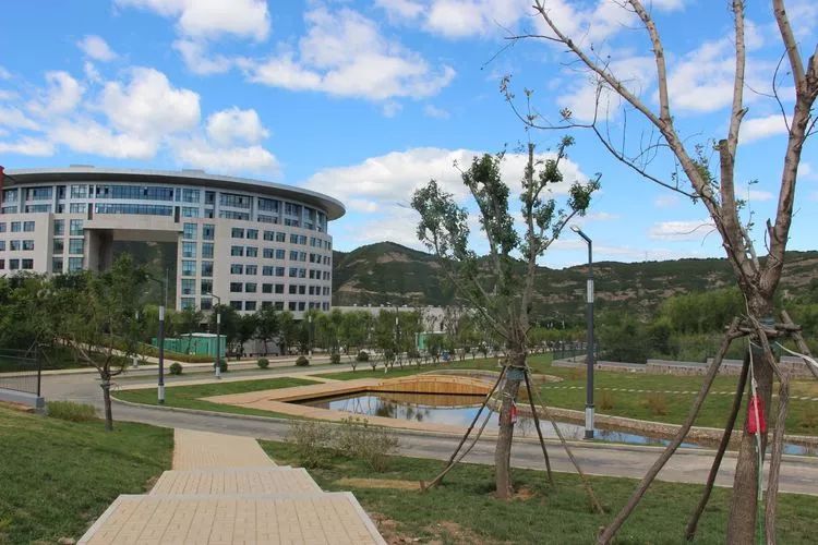 滦平县第一中学