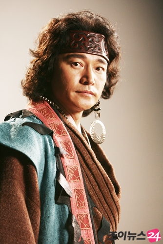  p data-id="gnfgn6q1tw">郑普硕,又译郑宝石.