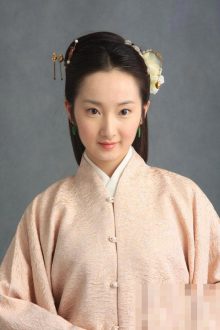 10版《红楼梦》等剧中的平儿形象截图及剧照