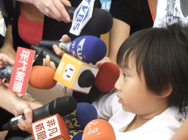  p>小小彬原名 a target="_blank" href="/item/温玄烨/3083393" data
