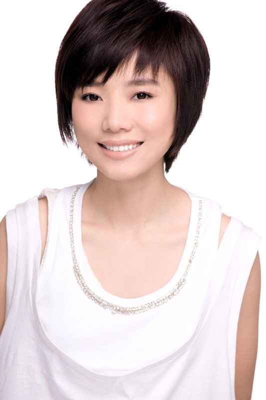 许飞,1985年11月11日出生于吉林省四平市梨树县,中国内地流行乐女歌手