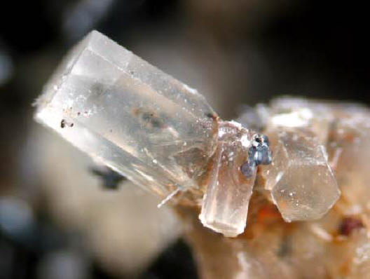  p>霞石是一种含有铝和钠的 a href="#" data-lemmaid="1529277">硅酸