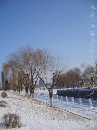  p> a target="_blank" href="/item/月亮岛位于横跨长春市">月亮岛