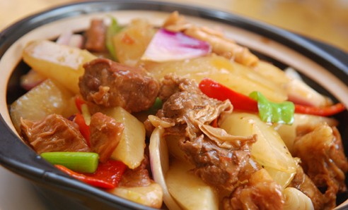  p data-id="gnyunvyota">萝卜牛腩煲是 a target="_blank" href="