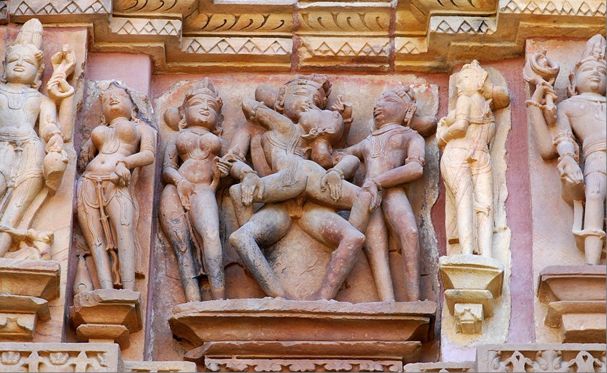  p data-id="gnwhchvyoz">卡久拉霍神庙,位于印度 a target="_blank"